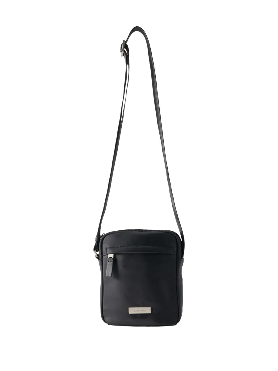 Calvin Klein Τσάντα ώμου 'Water-repellent'