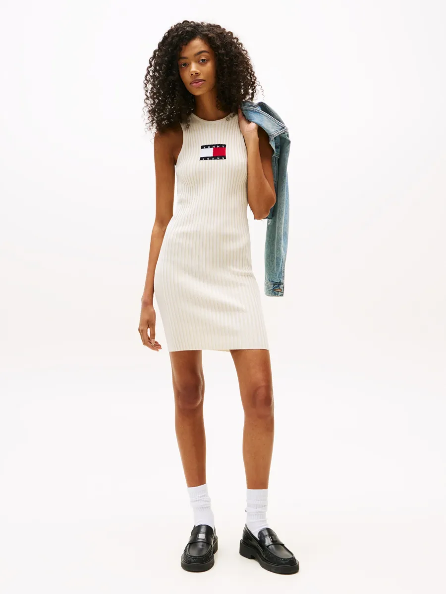 TOMMY JEANS