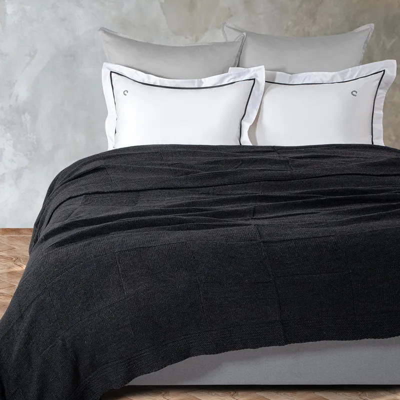 Blanket Super Double Knitted Black 220x240cm.