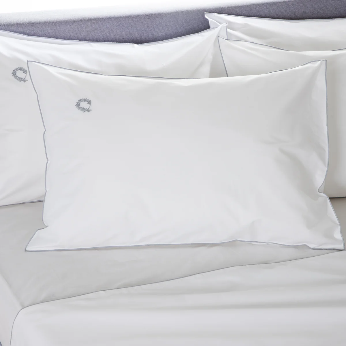 Ζεύγος Μαξιλαροθήκες Κλειώ με Φεστόνι 50x75 White