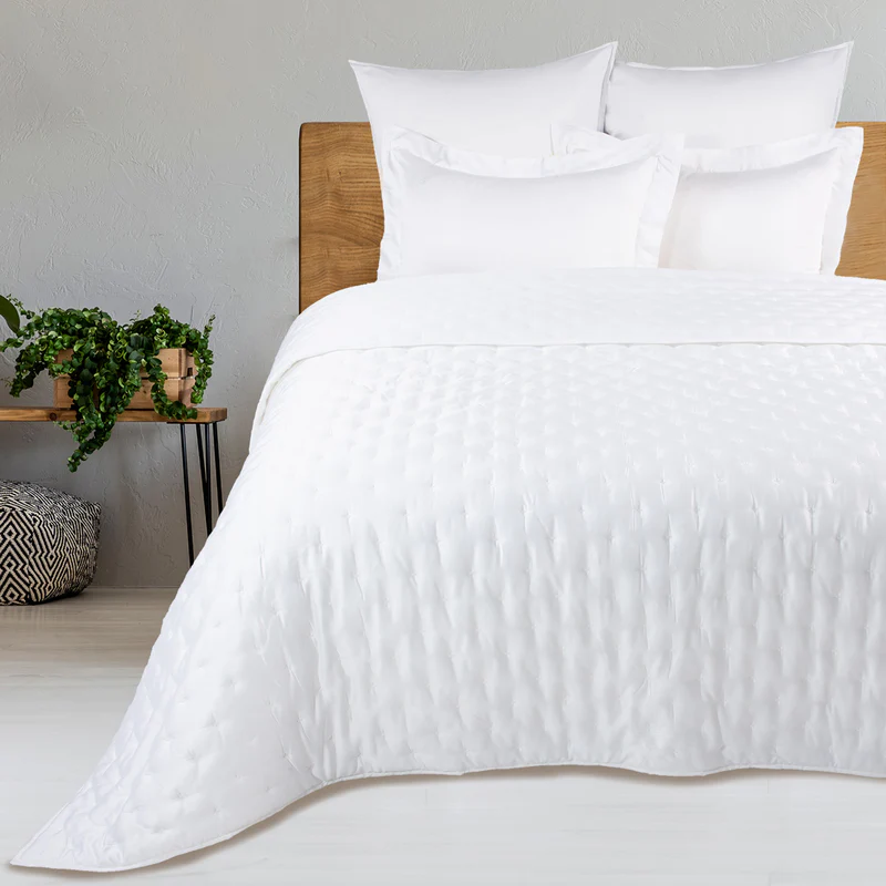 Bamboo White Super Double Blanket 220x240cm.