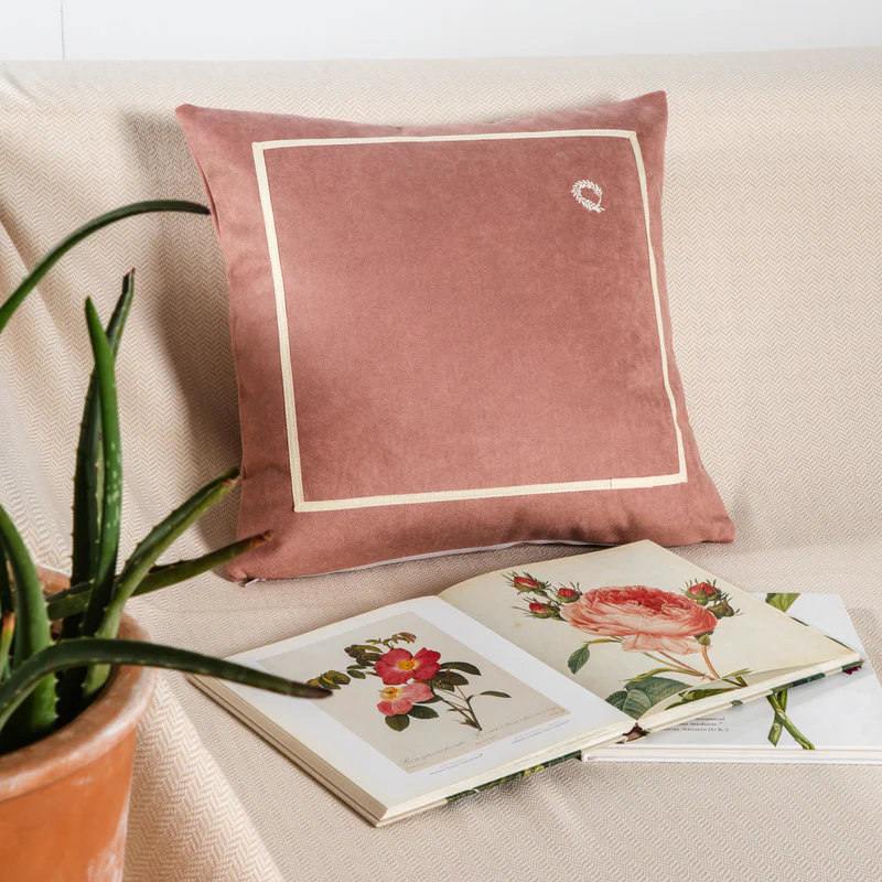 ΔΙΑΚΟΣΜΗΤΙΚΗ ΜΑΞΙΛΑΡΟΘΗΚΗ HOTEL LINE 45X45 SUEDE PINK
