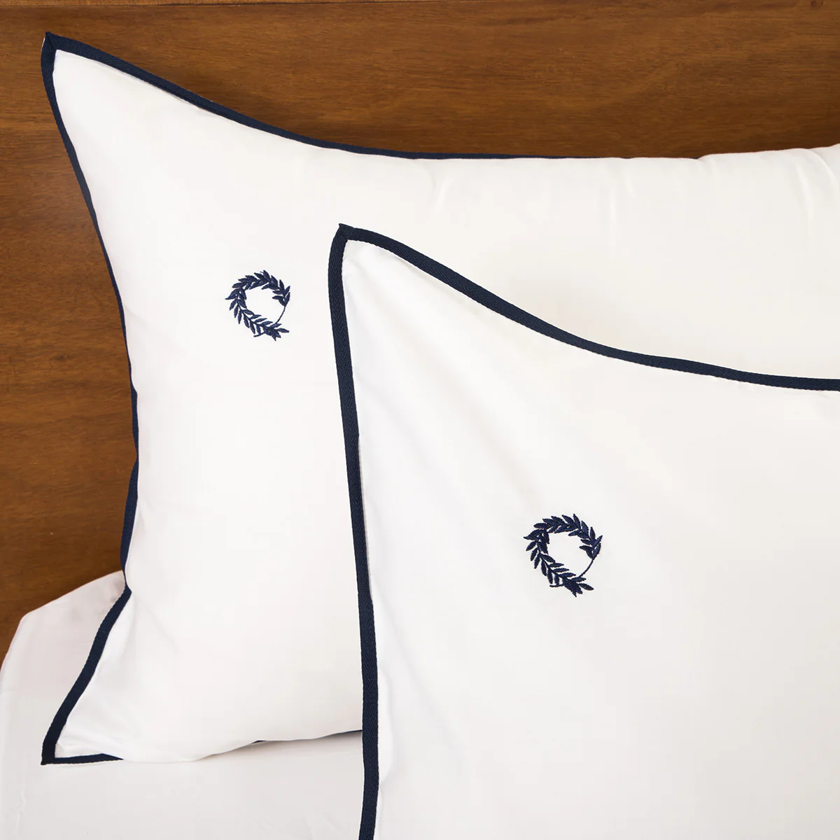 Σετ Σεντόνια Υπέρδιπλα Hotel Line Αναδίπλωση White-Navy 4τμχ. 240x270εκ.