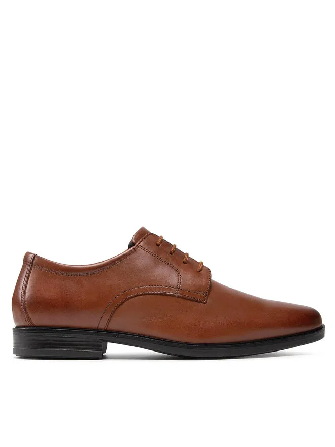 Clarks Κλειστά παπούτσια · Καφέ
