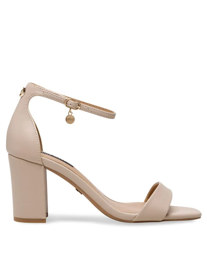 Nine West Σανδάλια · Μπεζ · 7.5 cm