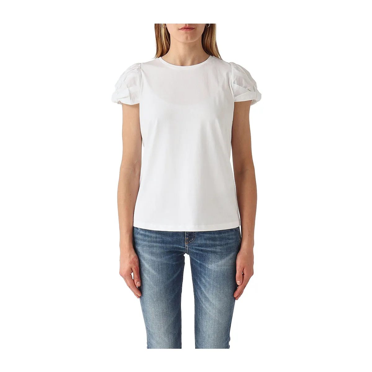 Women's blouse with puffed sleeves