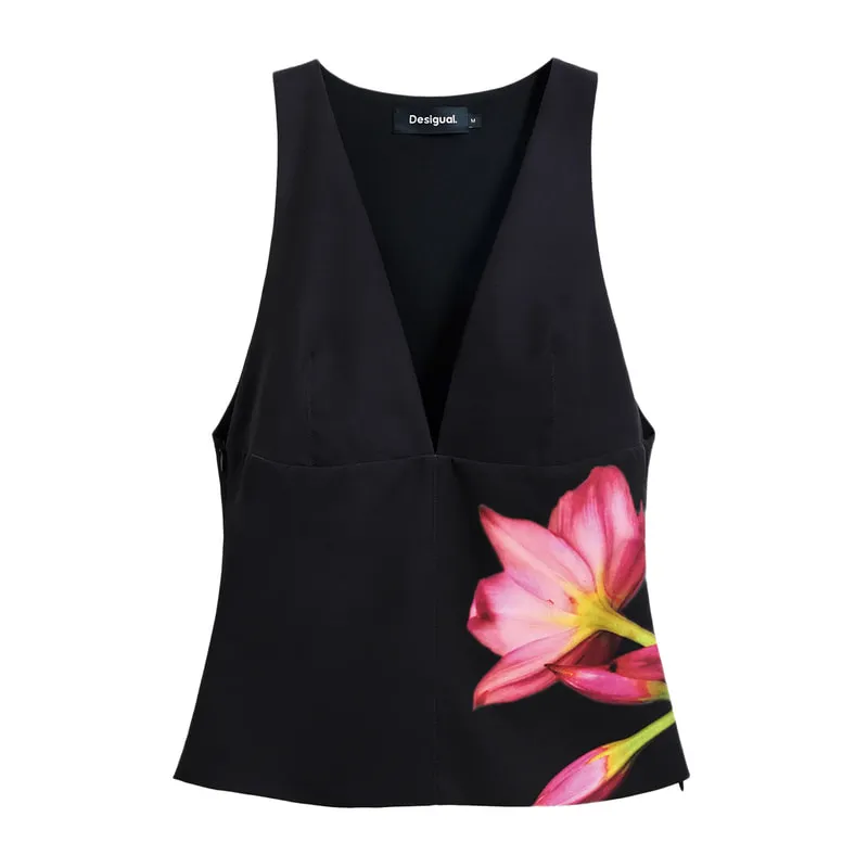 Sleeveless blouse