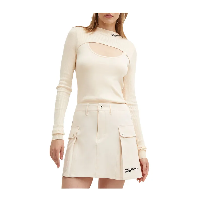 Skirt made of smooth fabric