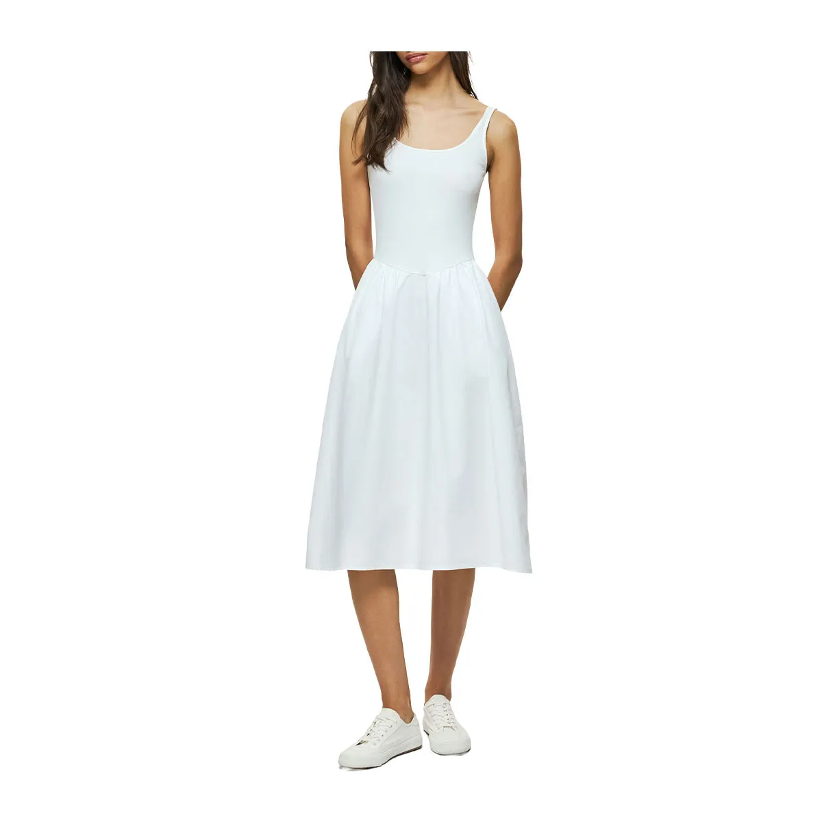 Dress with a combination of fabrics