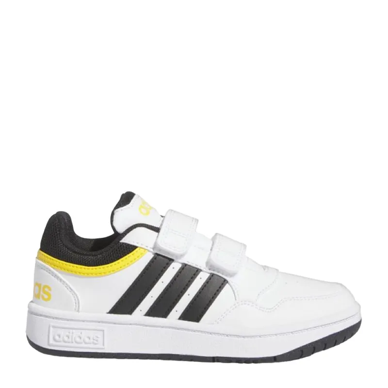 Kids sports shoes