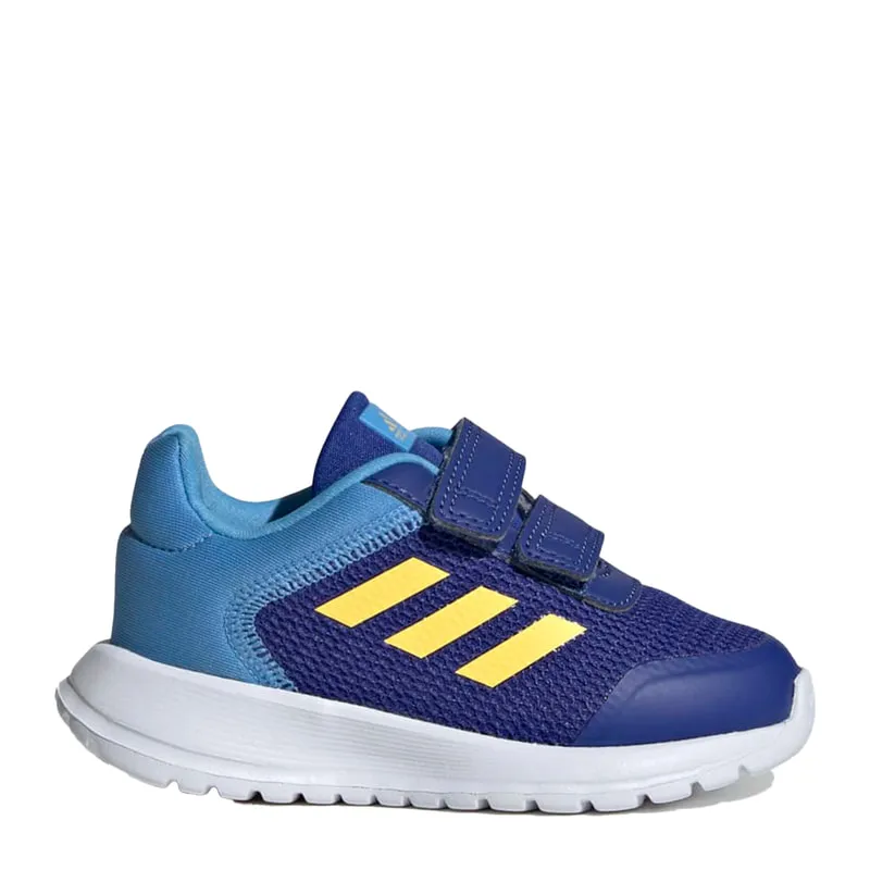Childrens sports shoes