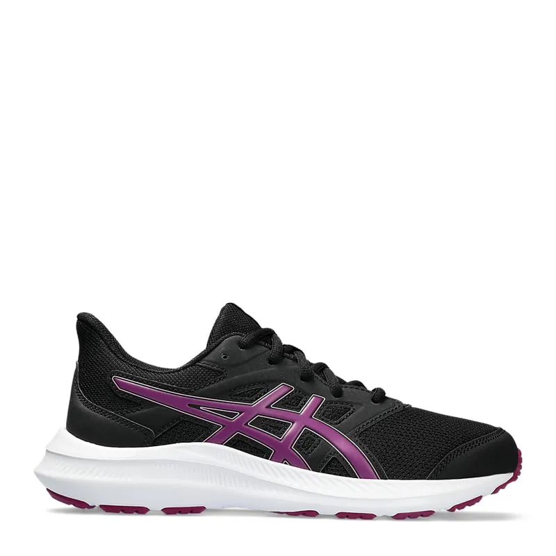 Childrens sports shoes