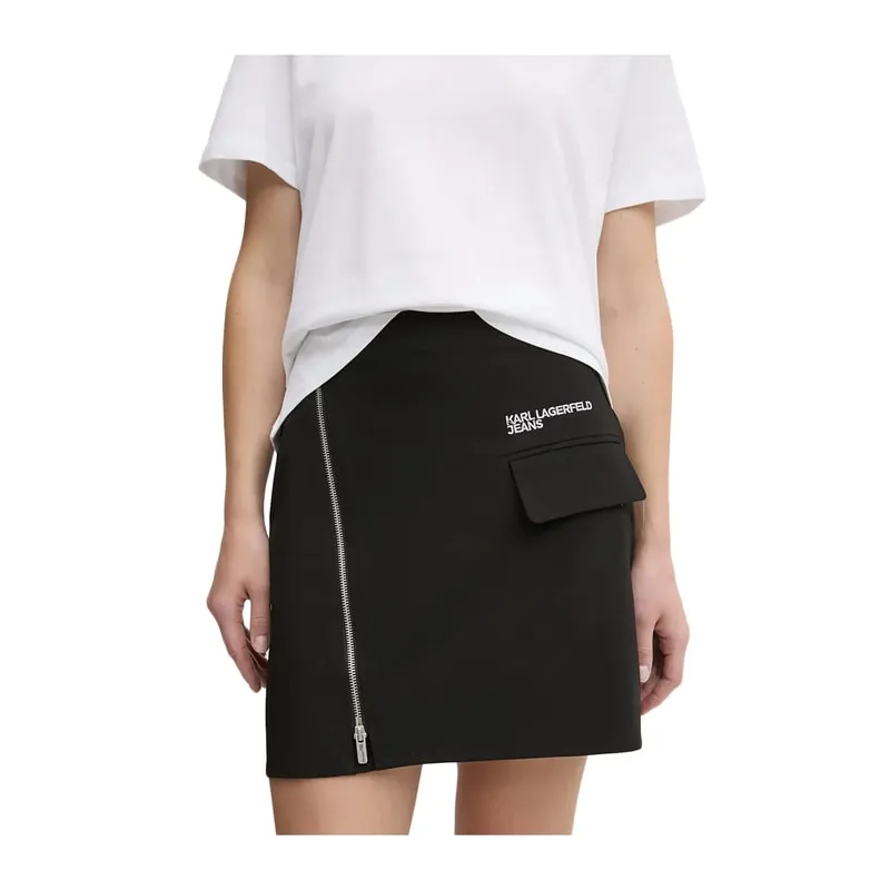 Short skirt