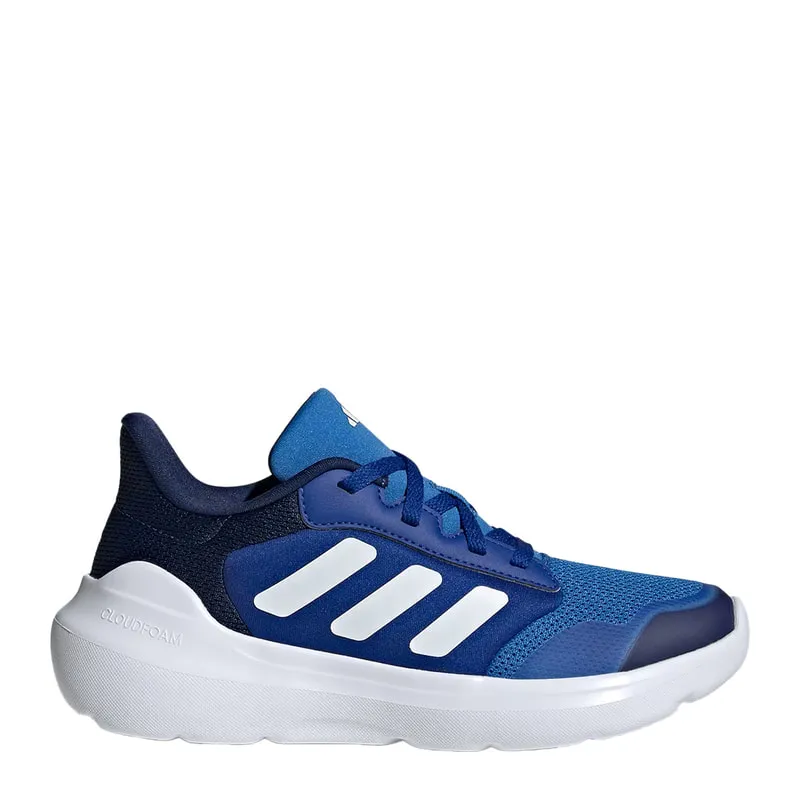 Childrens sports shoes