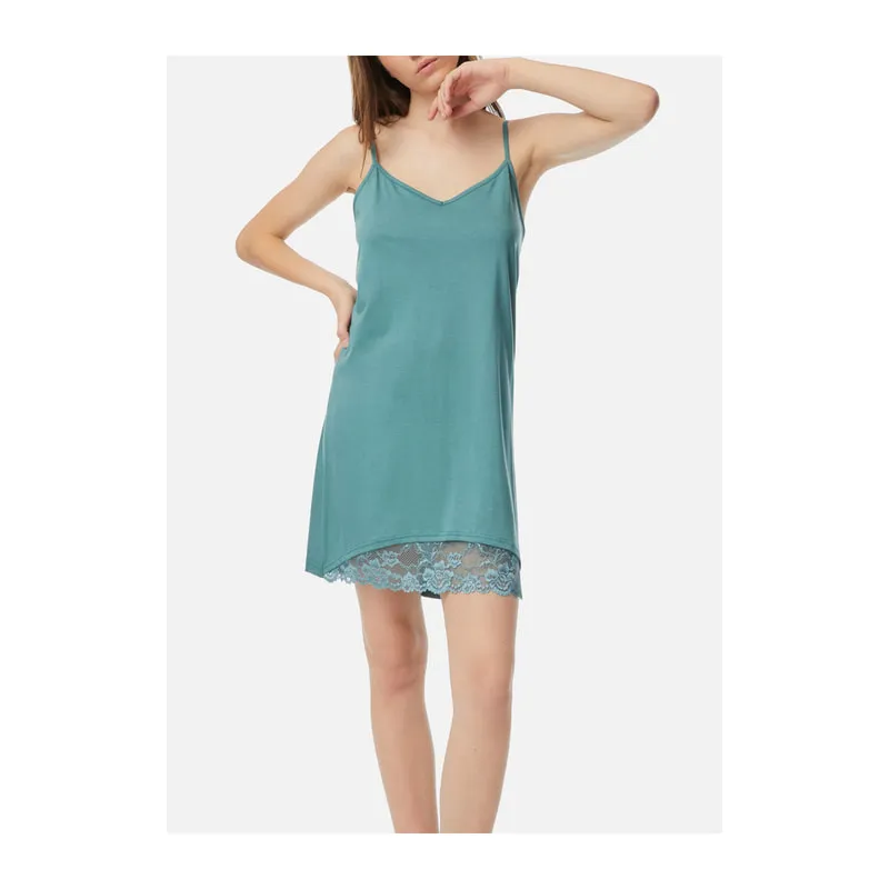 Sleeveless nightgown with lace