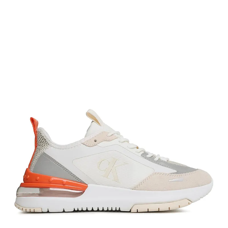 Athletic shoe