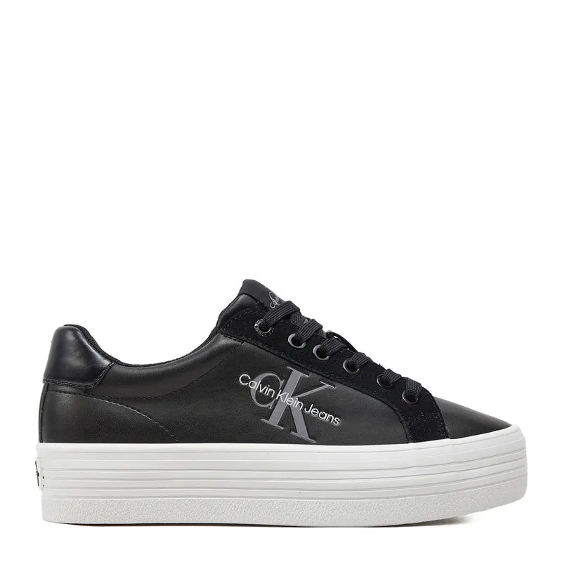 Sports shoes