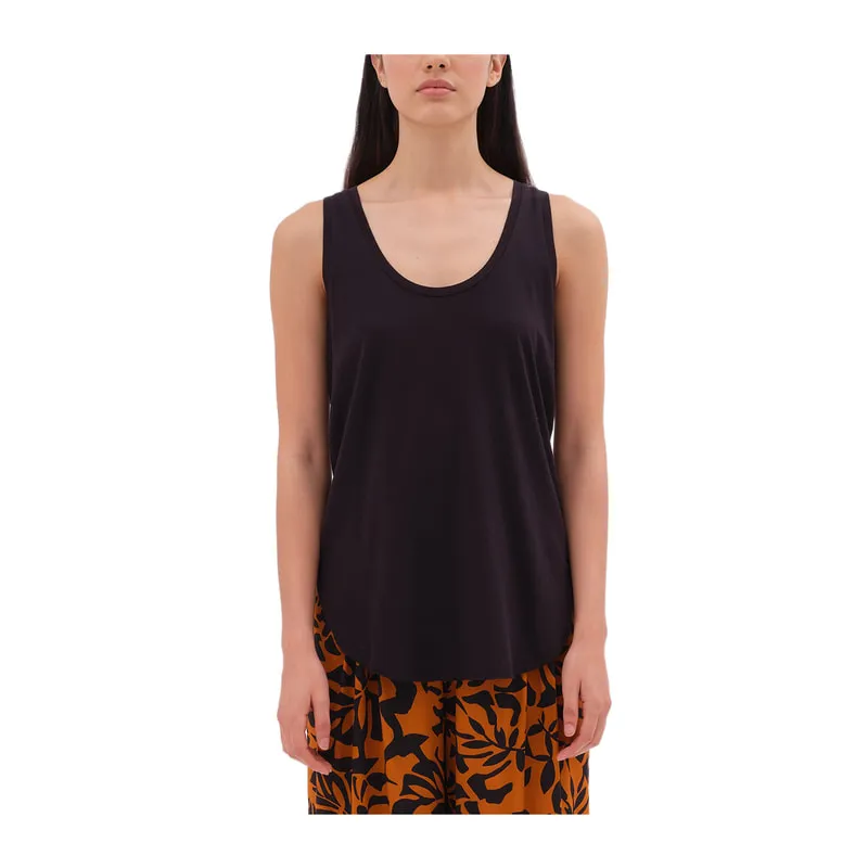 Sleeveless blouse