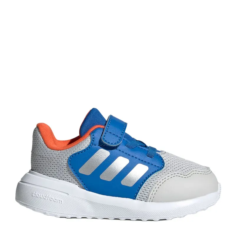 Childrens sports shoes