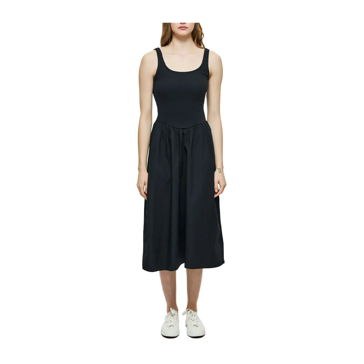 Dress with a combination of fabrics