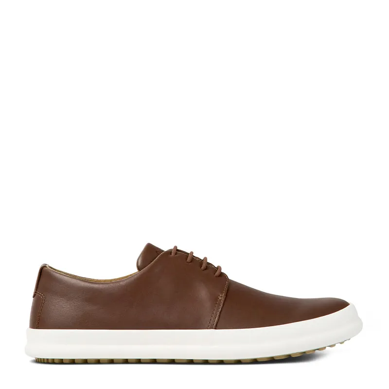 Casual shoes with laces