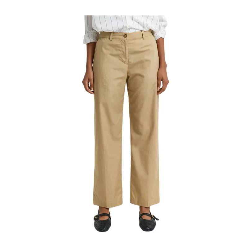 Chinos with distinctive logo