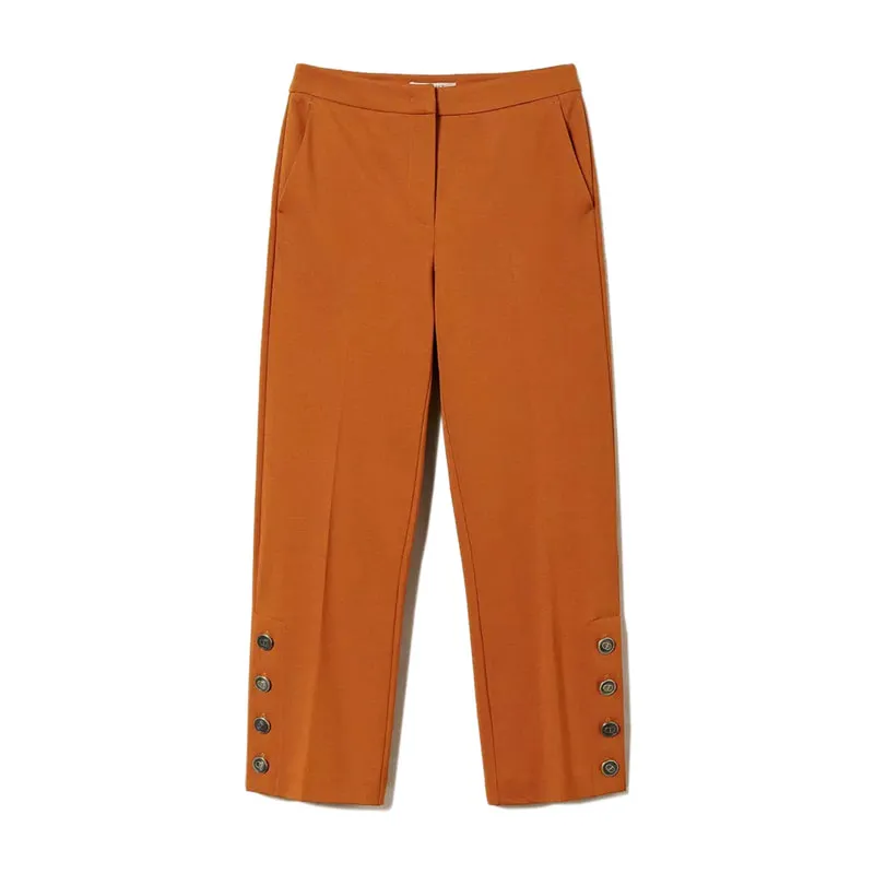 Cropped trousers with buttons