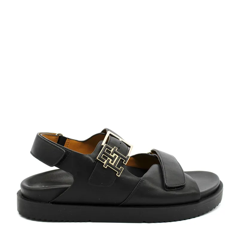 Flat sandals