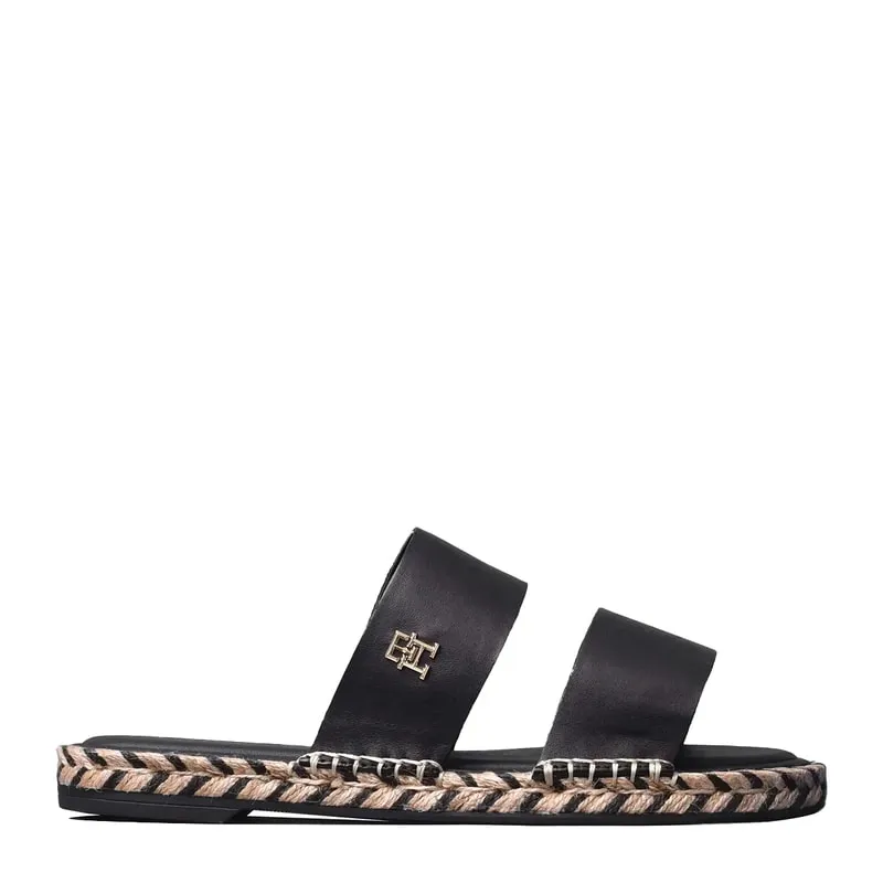Flat sandals