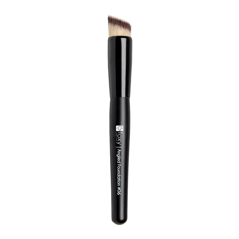 No 06 Angled Foundation Brush  Special Edition