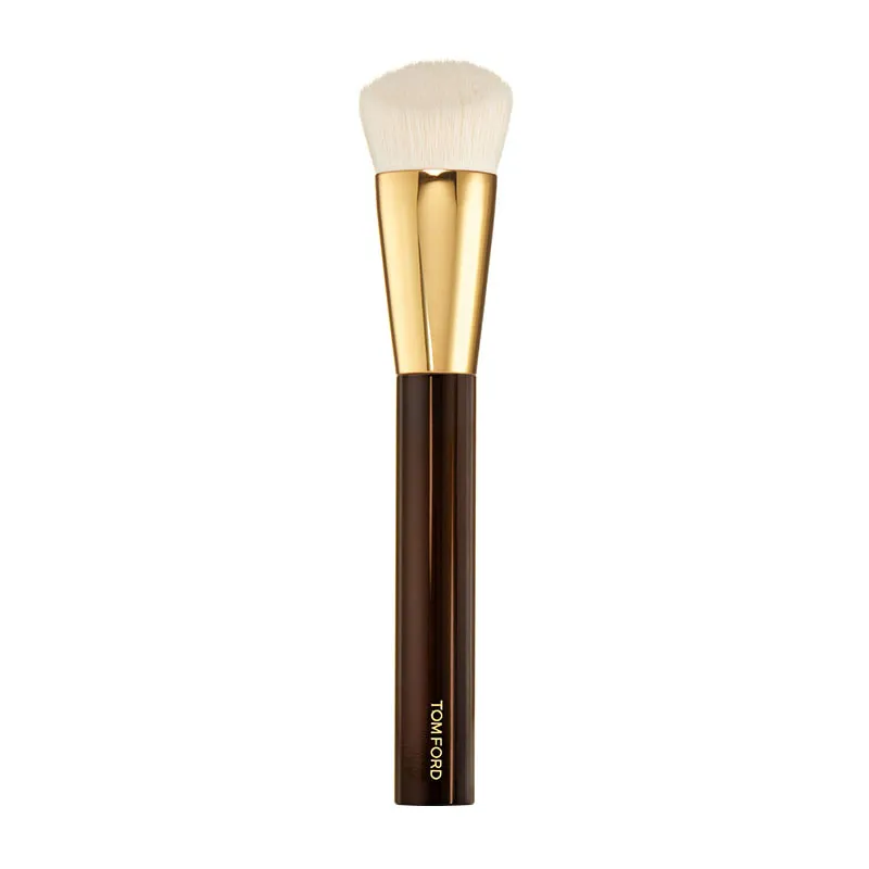Shade And Illuminate Foundation Brush