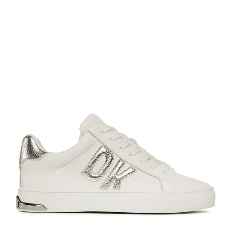 Sneaker with logo