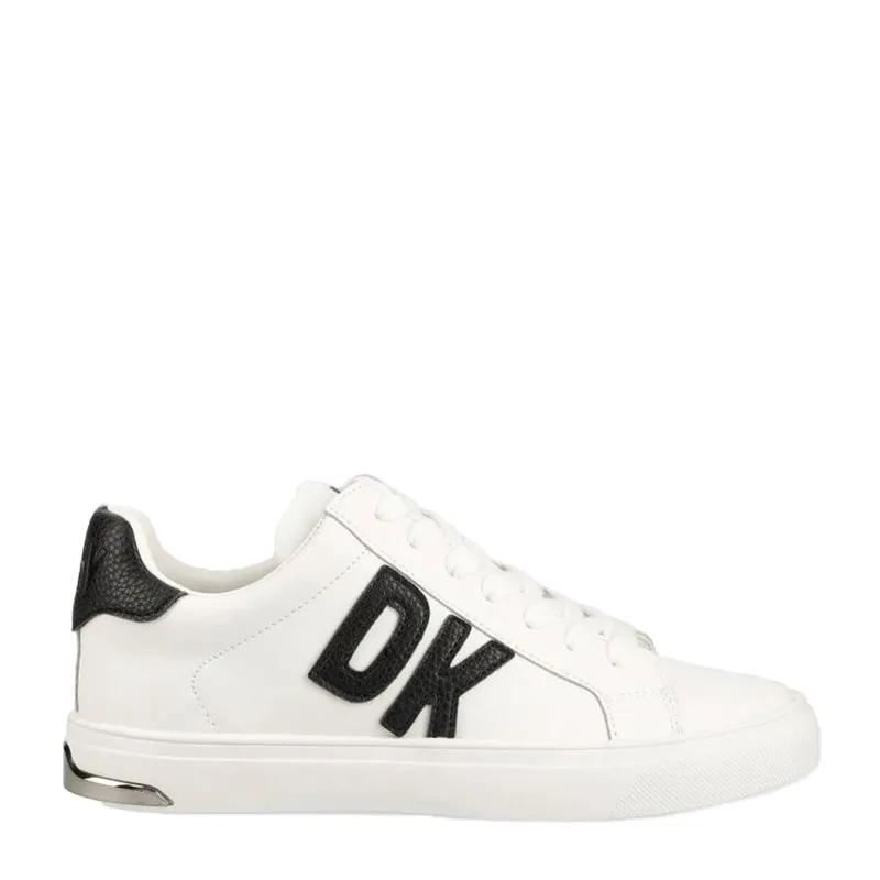 Sneaker with logo