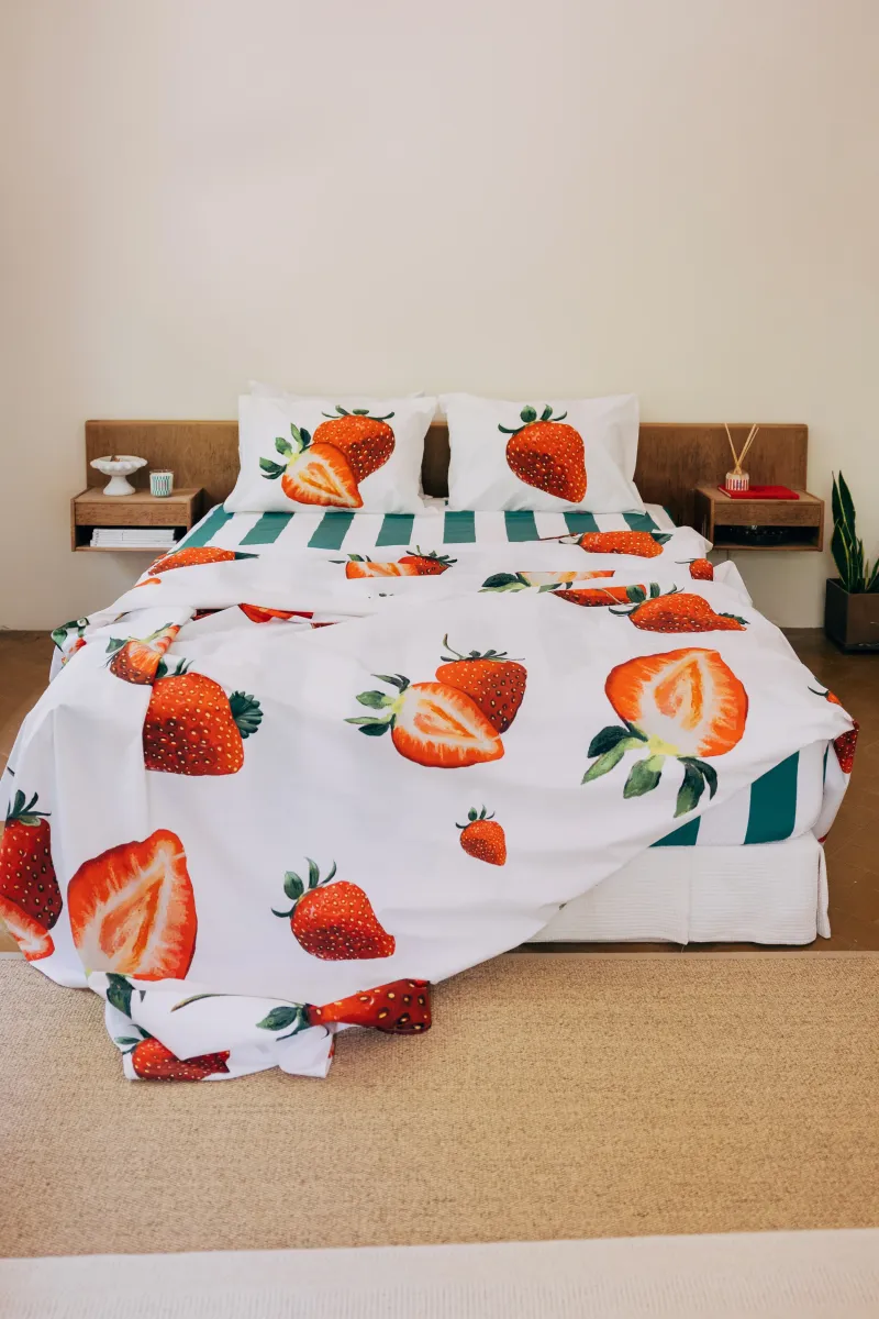 Flat Sheet (Strawberries)