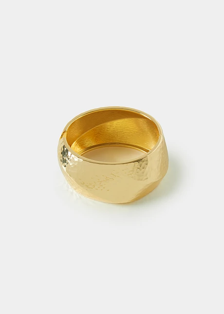 Σφυρήλατο βραχιόλι σε χρυσή όψη