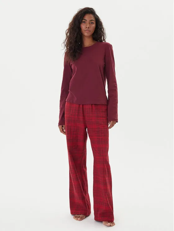 Πιτζάμα · Κόκκινο