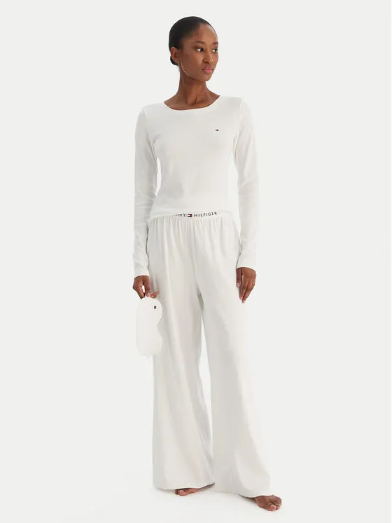 Πιτζάμα · Εκρού