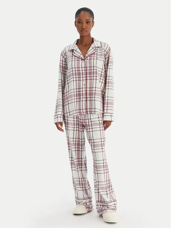 Πιτζάμα · Εκρού