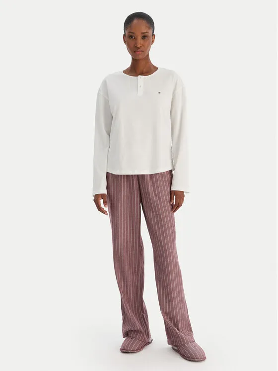 Πιτζάμα · Εκρού