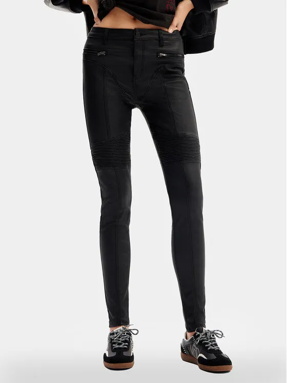 Παντελόνι από απομίμηση δέρματος · Μαύρο · Slim Fit