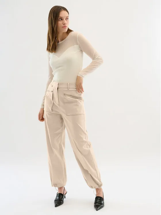 Karen by Simonsen Παντελόνι υφασμάτινο · Μπεζ · Relaxed Fit