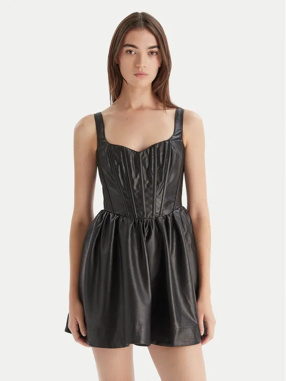 Φόρεμα από απομίμηση δέρματος · Μαύρο · Mini