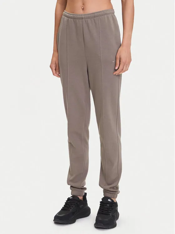 Nike Παντελόνι φόρμας · Καφέ · Regular Fit