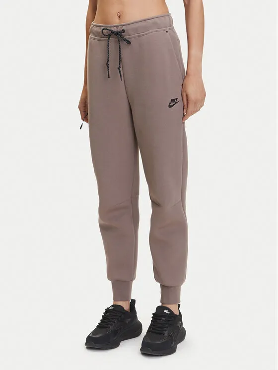 Nike Παντελόνι φόρμας · Καφέ · Regular Fit