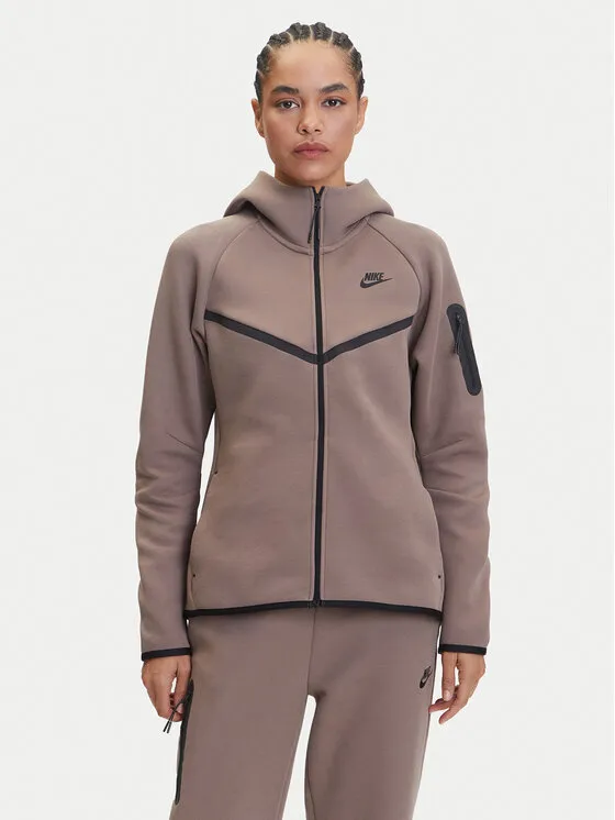 Nike Μπλούζα · Καφέ · Regular Fit