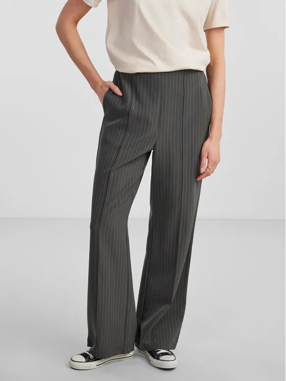 Pieces Παντελόνι υφασμάτινο · Γκρι · Relaxed Fit