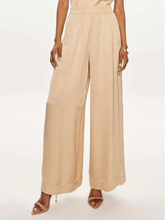 Παντελόνι υφασμάτινο · Μπεζ · Relaxed Fit