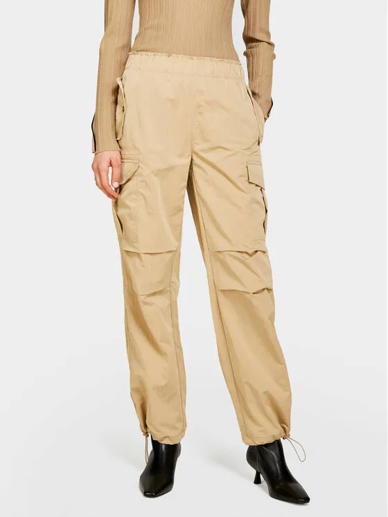 Sisley Παντελόνι υφασμάτινο · Μπεζ · Relaxed Fit