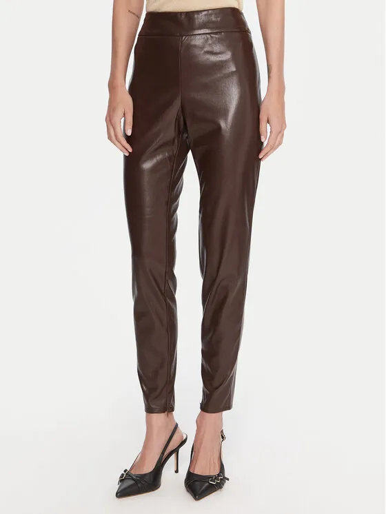 Παντελόνι από απομίμηση δέρματος · Μαύρο · Slim Fit