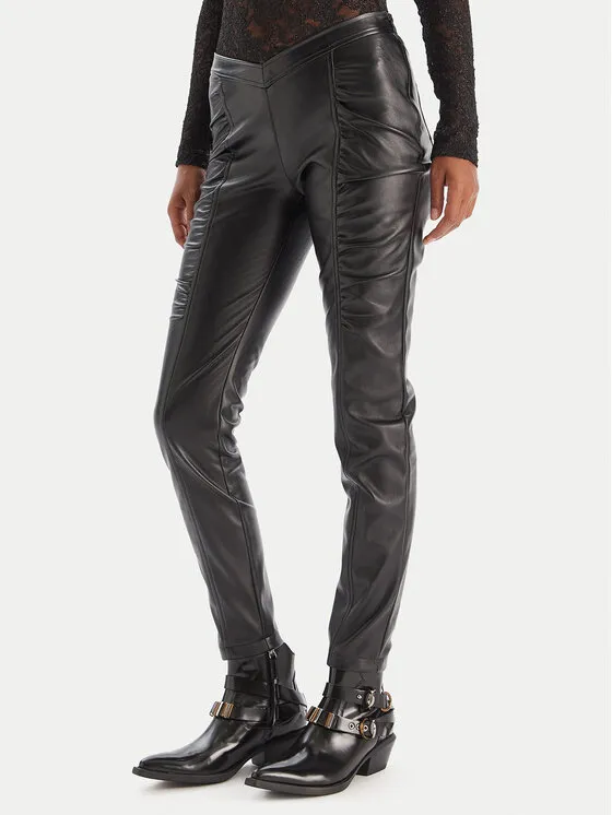 Παντελόνι από απομίμηση δέρματος · Μαύρο · Slim Fit